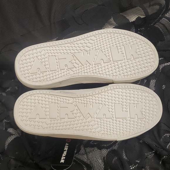 Airwalk Sneakers - Picture 2 of 5